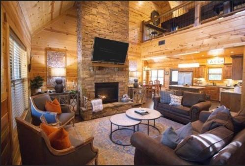 4Br/3Bth Family Cabin With A Hot Tub, Sleeps 14 Броукън Боу Екстериор снимка