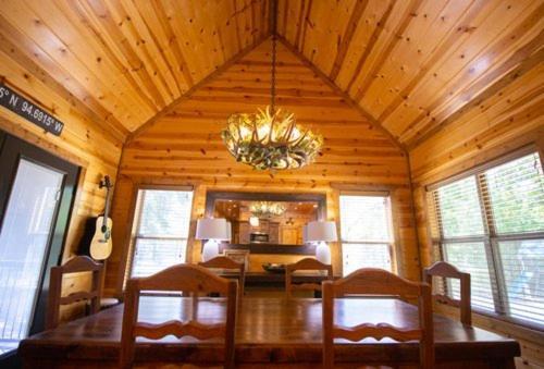 4Br/3Bth Family Cabin With A Hot Tub, Sleeps 14 Броукън Боу Екстериор снимка
